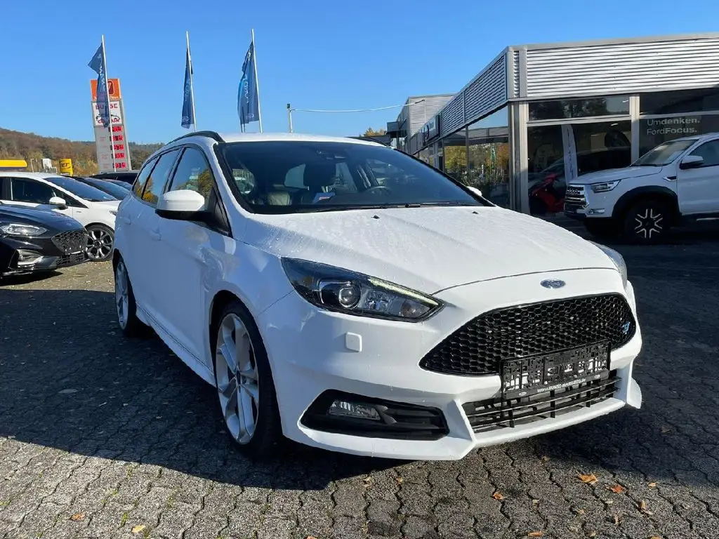 Photo 1 : Ford Focus 2017 Diesel