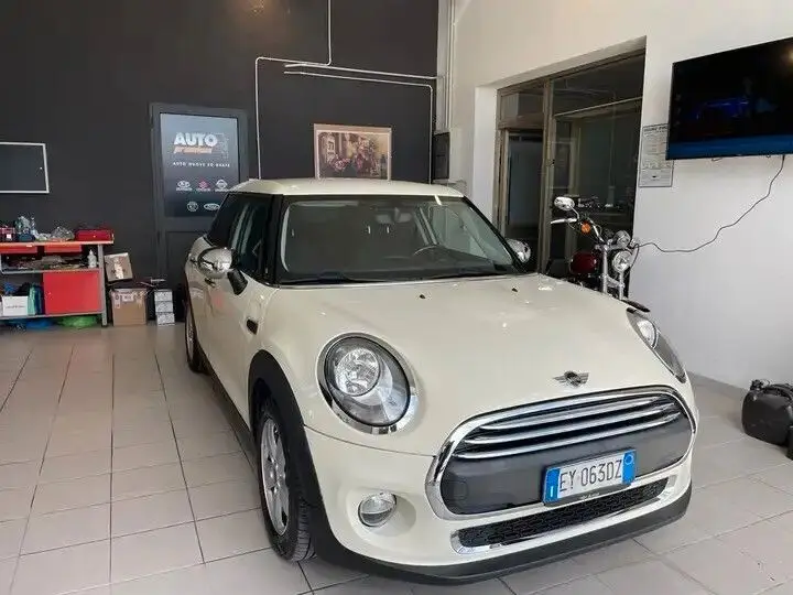 Photo 1 : Mini One 2015 Petrol