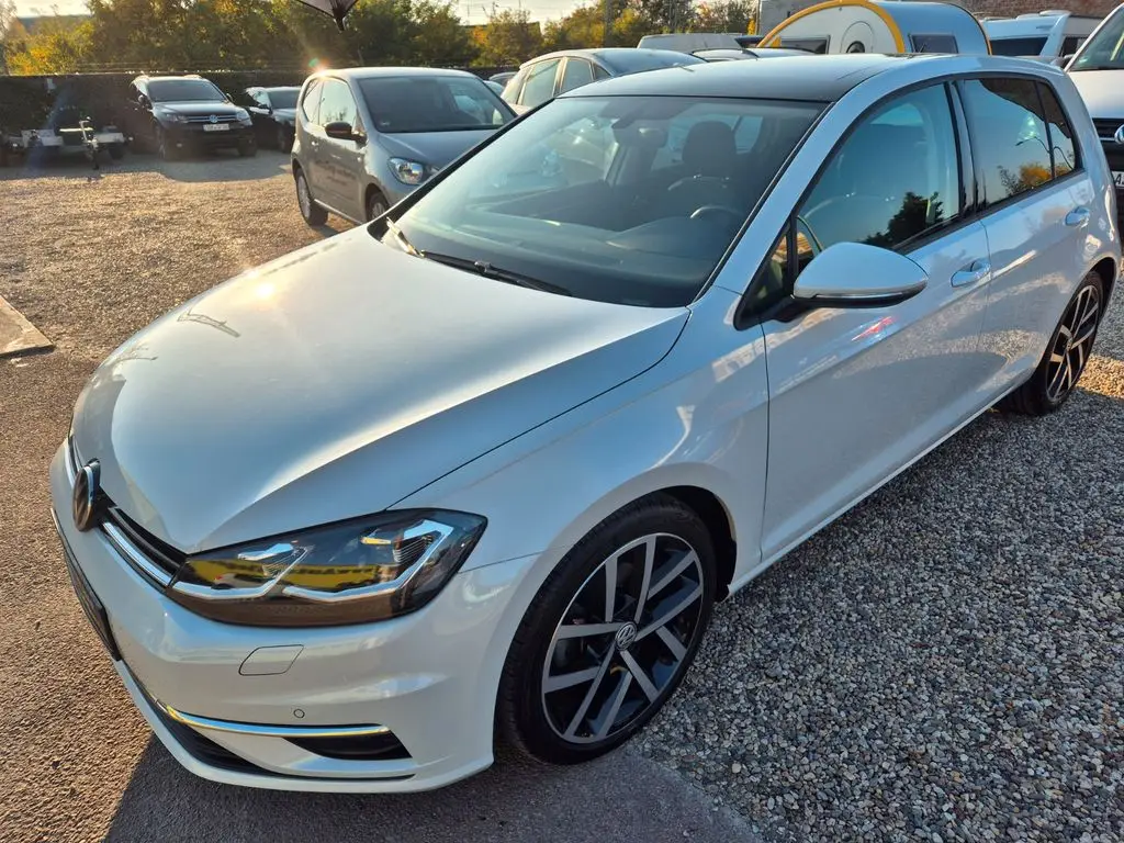 Photo 1 : Volkswagen Golf 2017 Petrol