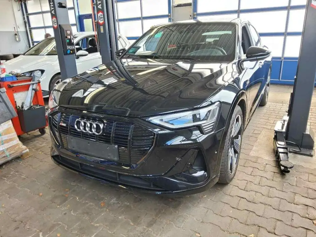 Photo 1 : Audi E-tron 2021 Non renseigné