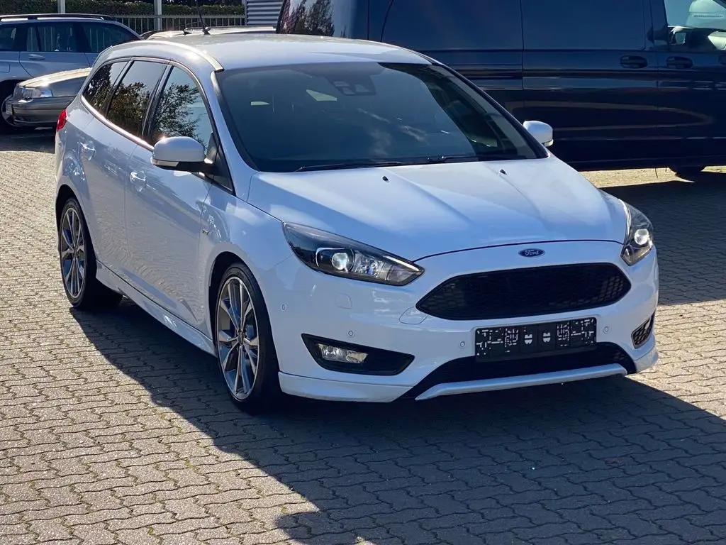 Photo 1 : Ford Focus 2018 Petrol