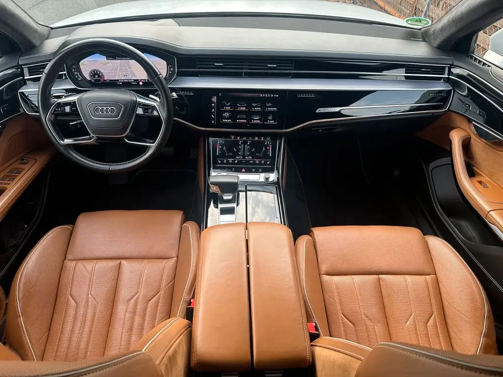 Photo 1 : Audi A8 2018 Petrol