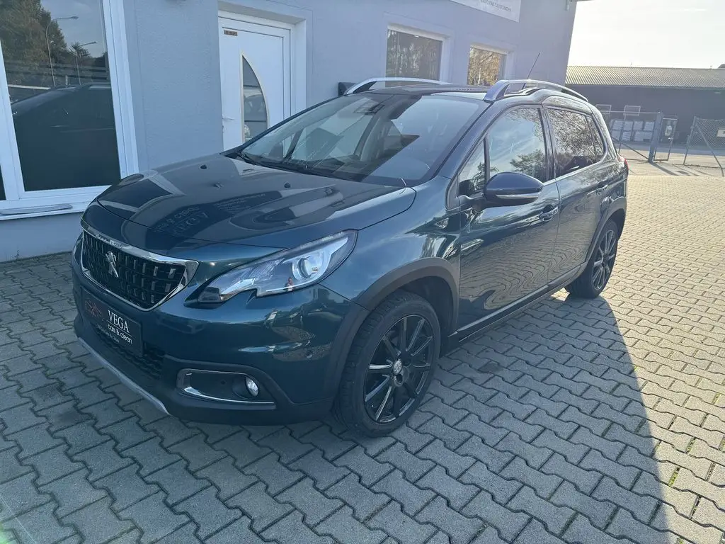 Photo 1 : Peugeot 2008 2017 Petrol