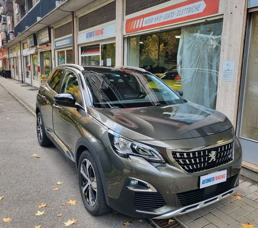 Photo 1 : Peugeot 3008 2018 Petrol