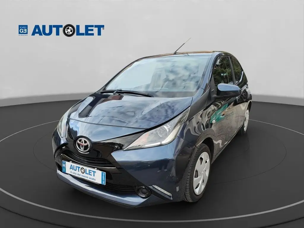 Photo 1 : Toyota Aygo X 2015 Petrol