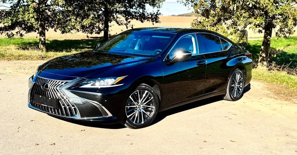 Photo 1 : Lexus Es 2024 Hybride