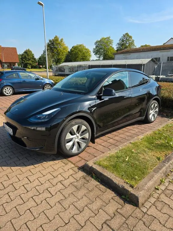 Photo 1 : Tesla Model Y 2023 Non renseigné