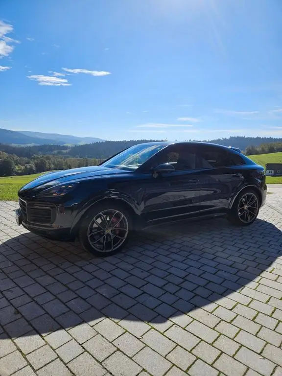 Photo 1 : Porsche Cayenne 2020 Petrol