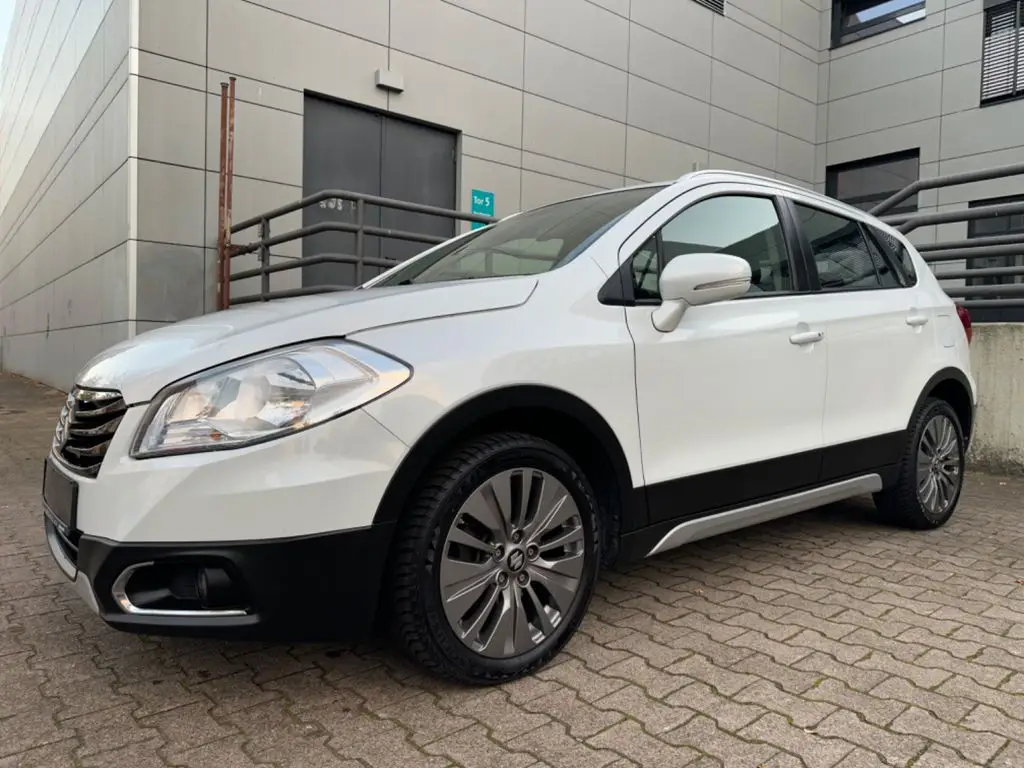 Photo 1 : Suzuki Sx4 2015 Petrol