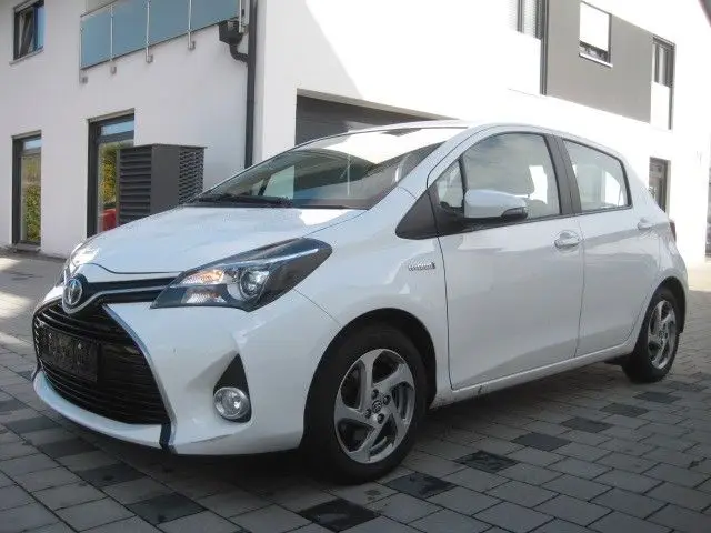 Photo 1 : Toyota Yaris 2016 Hybrid