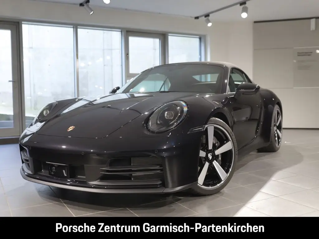 Photo 1 : Porsche 992 2024 Essence