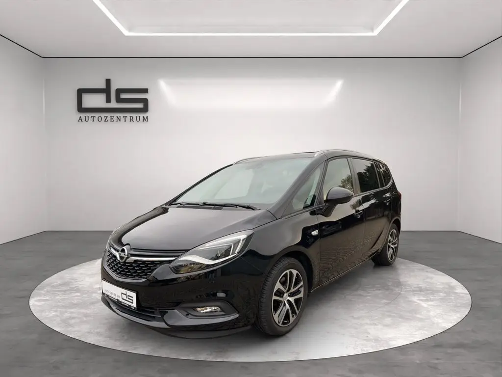 Photo 1 : Opel Zafira 2018 Petrol