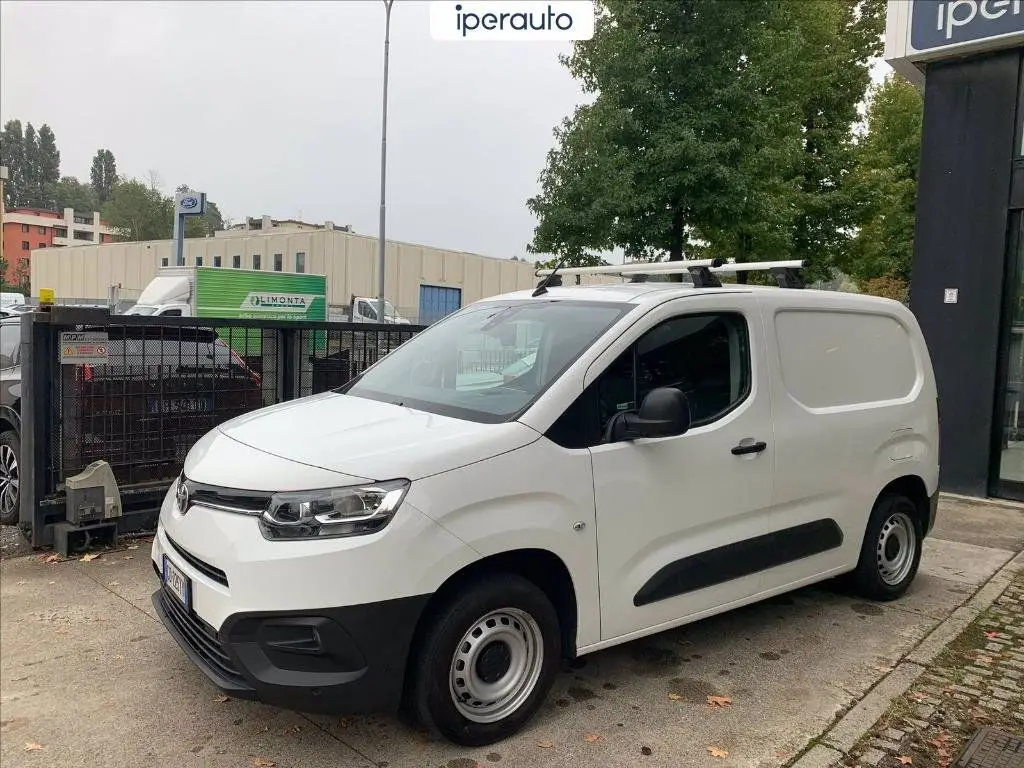 Photo 1 : Toyota Proace 2021 Petrol