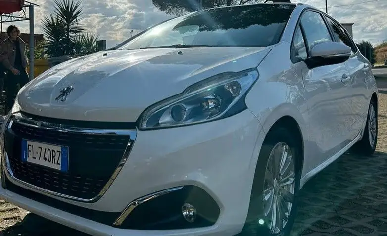 Photo 1 : Peugeot 208 2017 Petrol