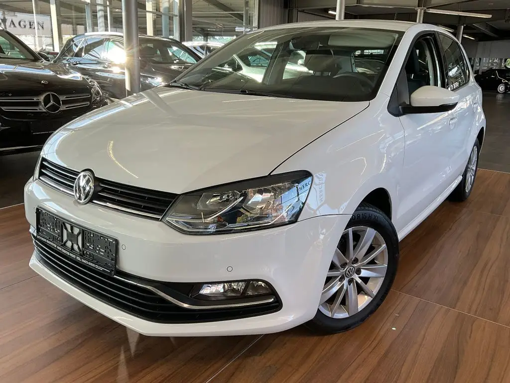 Photo 1 : Volkswagen Polo 2015 Petrol