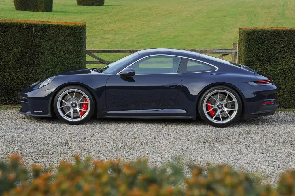 Photo 1 : Porsche 992 2022 Petrol