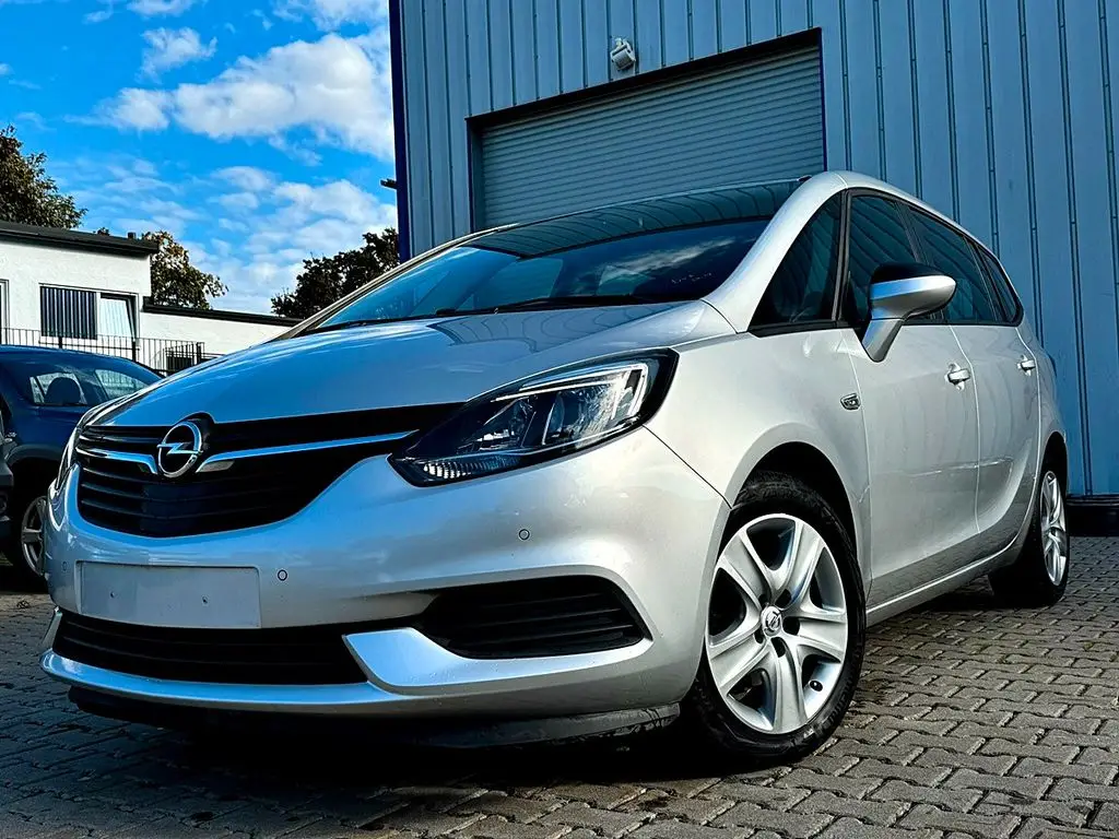 Photo 1 : Opel Zafira 2018 Diesel