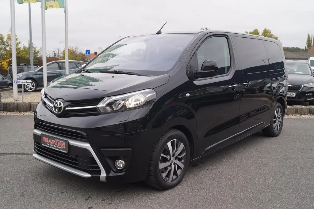 Photo 1 : Toyota Verso 2018 Diesel