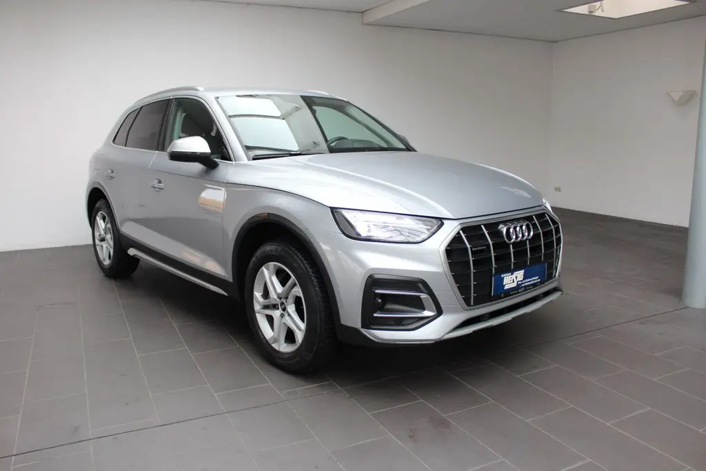 Photo 1 : Audi Q5 2022 Hybride