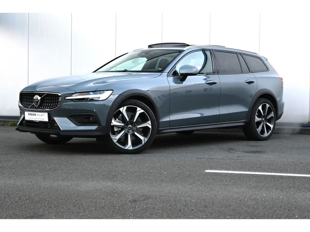 Photo 1 : Volvo V60 2024 Petrol