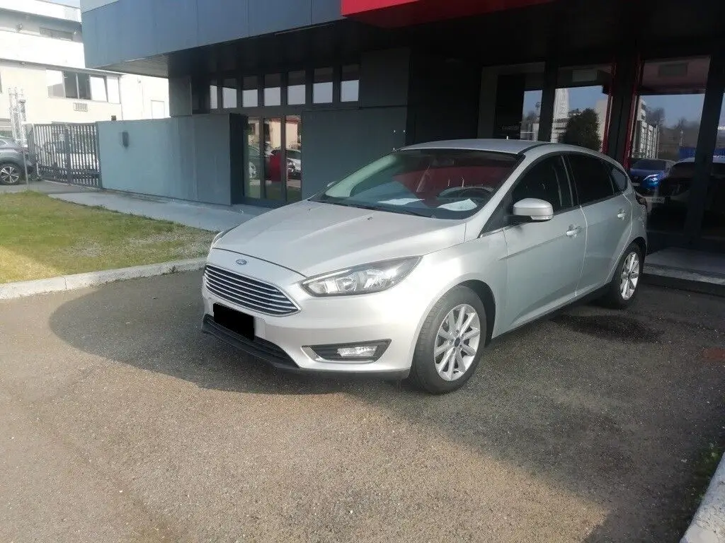 Photo 1 : Ford Focus 2017 LPG