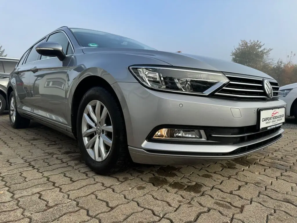 Photo 1 : Volkswagen Passat 2018 Petrol