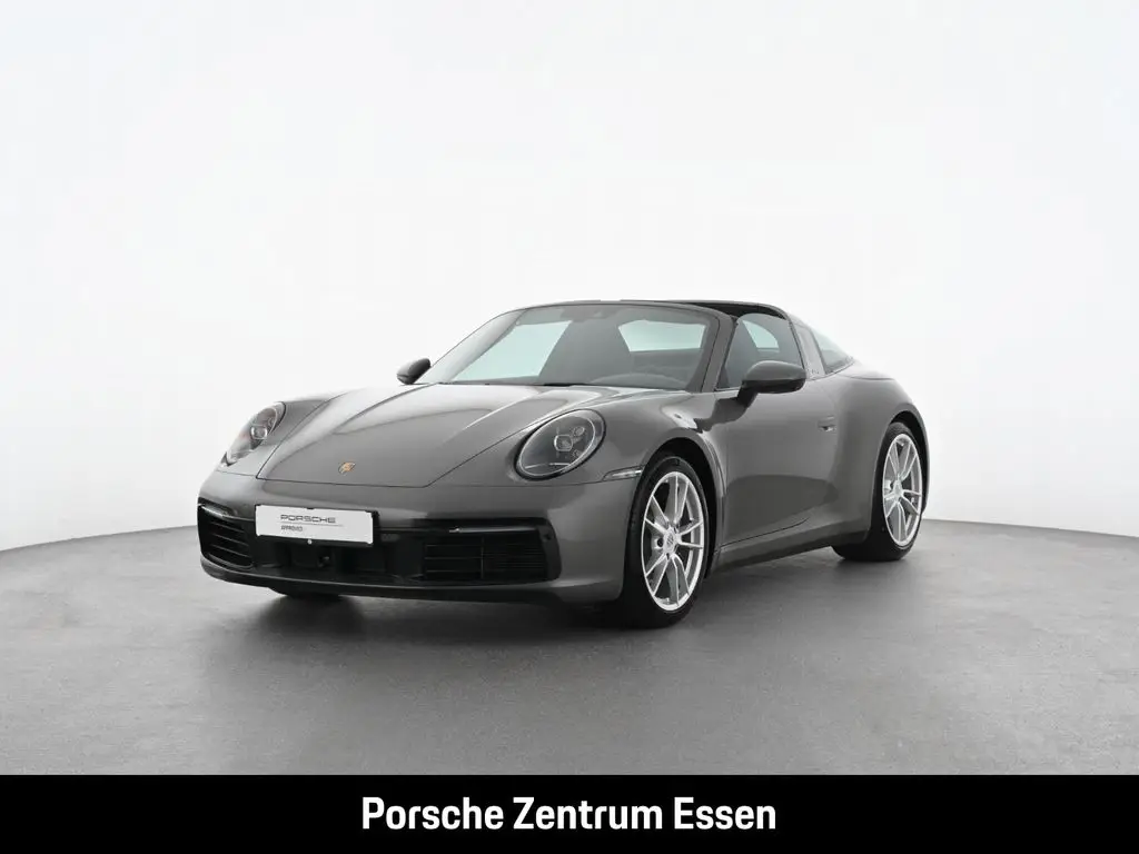 Photo 1 : Porsche 992 2020 Essence