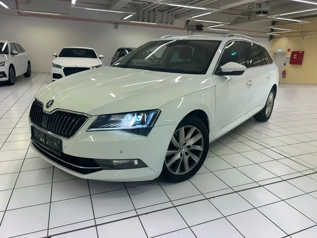 Photo 1 : Skoda Superb 2017 Essence