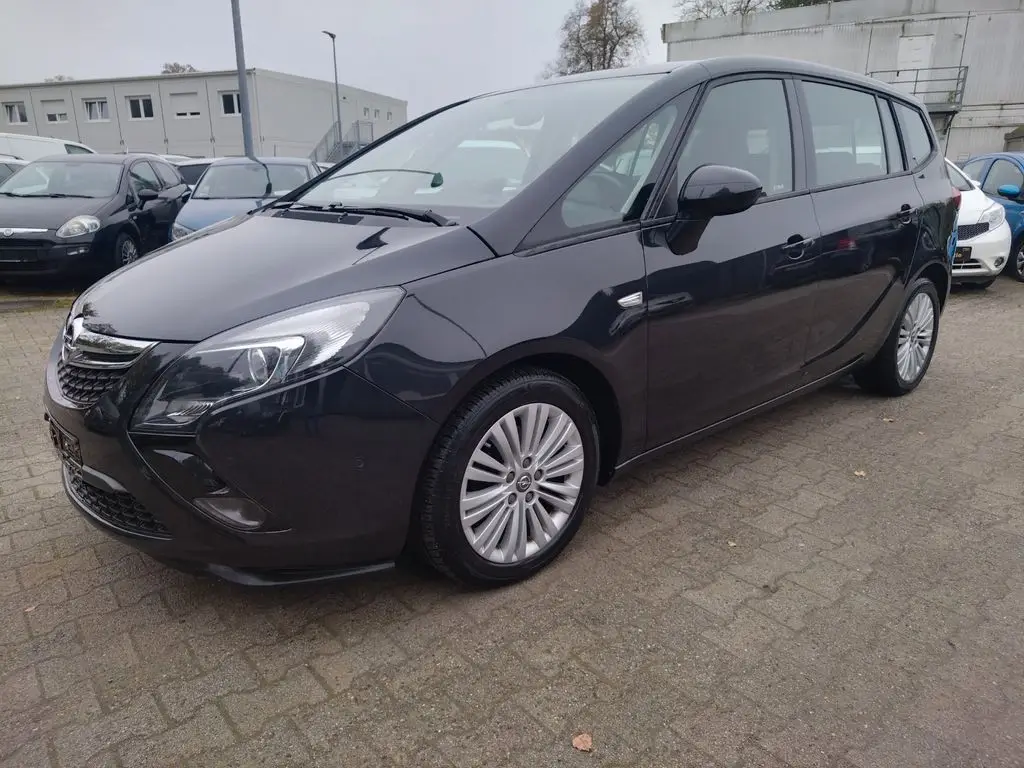 Photo 1 : Opel Zafira 2016 Petrol