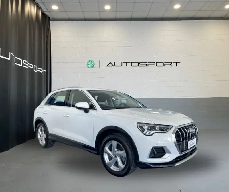 Photo 1 : Audi Q3 2022 Petrol