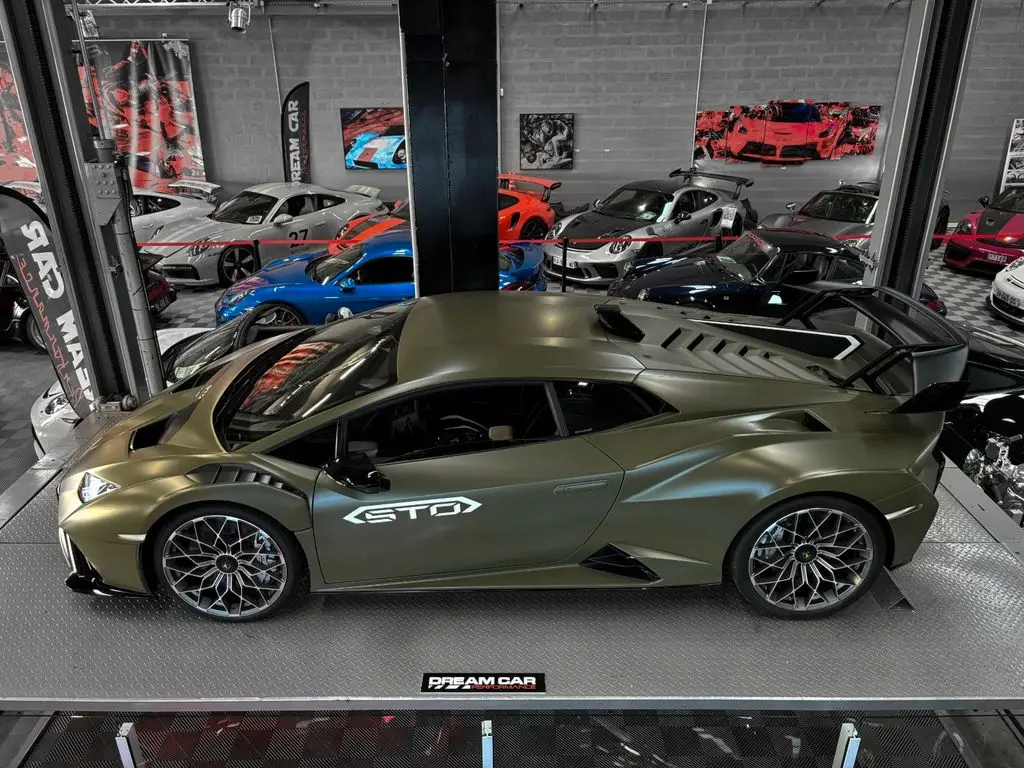 Photo 1 : Lamborghini Huracan 2022 Essence