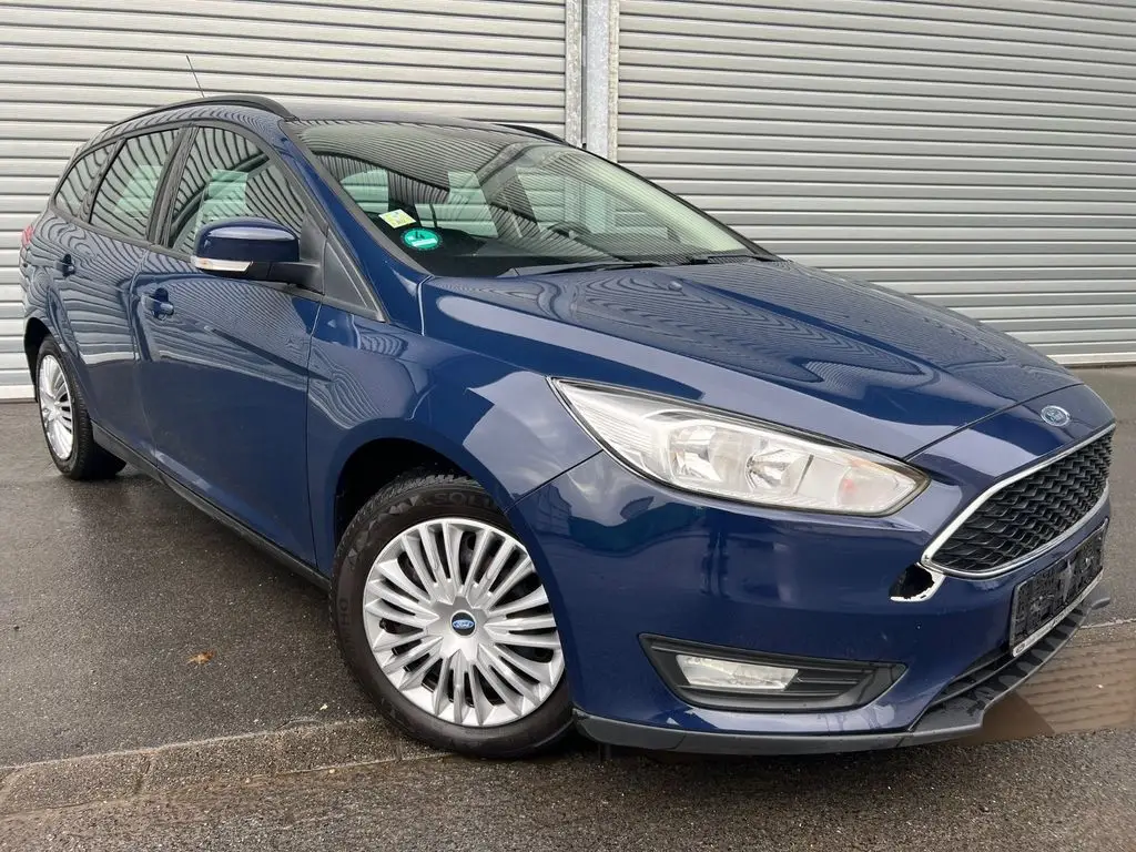 Photo 1 : Ford Focus 2015 Petrol