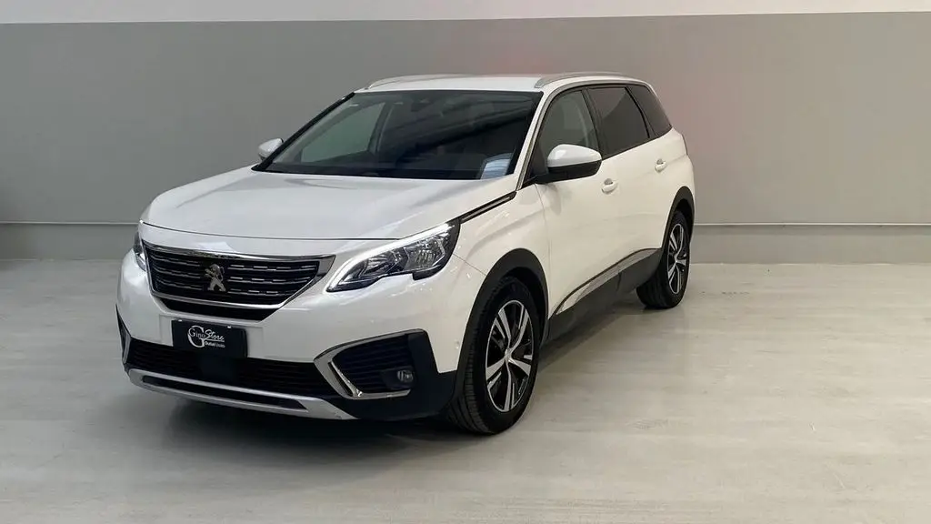 Photo 1 : Peugeot 5008 2020 Petrol