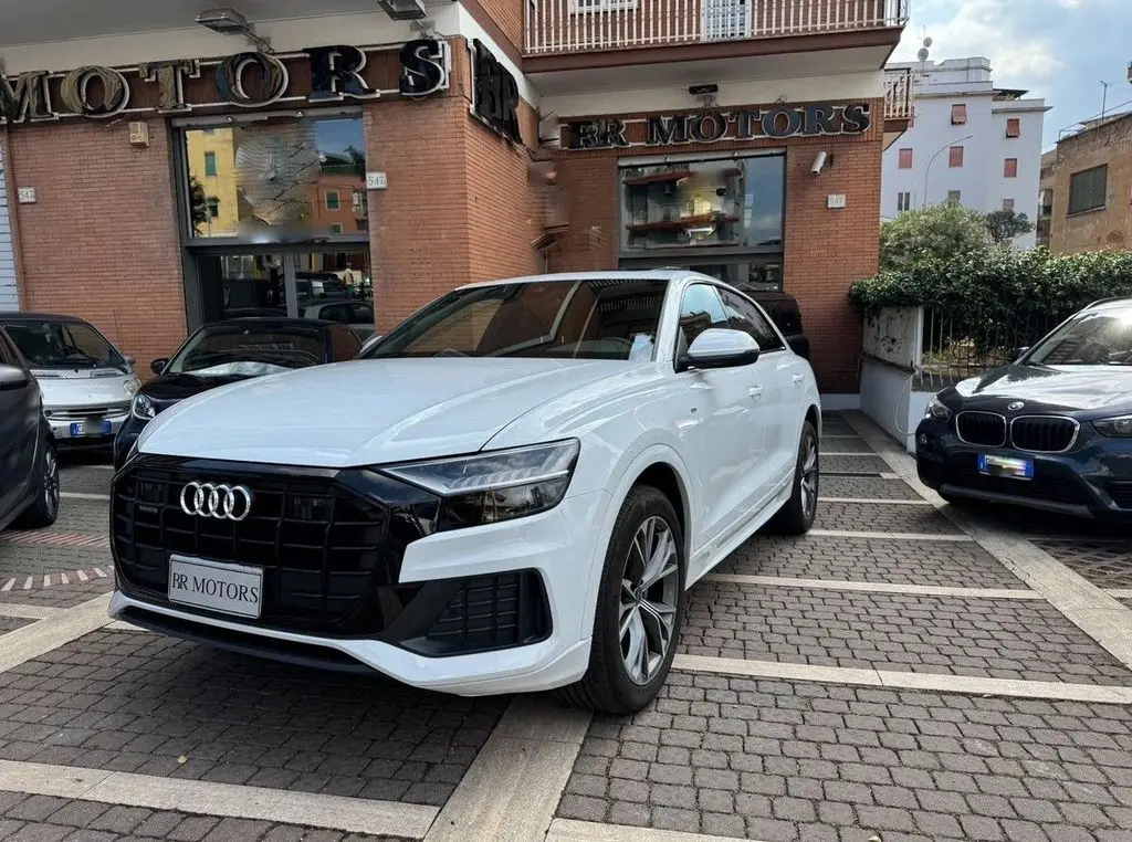 Photo 1 : Audi Q8 2022 Hybride