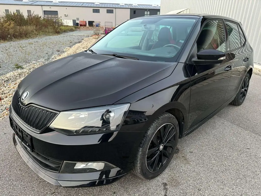 Photo 1 : Skoda Fabia 2017 Essence