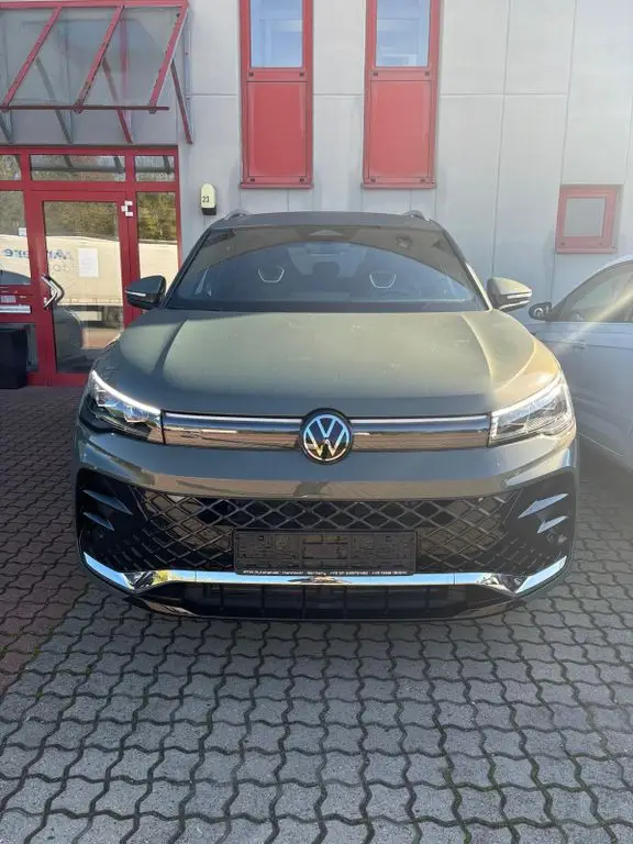 Photo 1 : Volkswagen Tiguan 2024 Essence