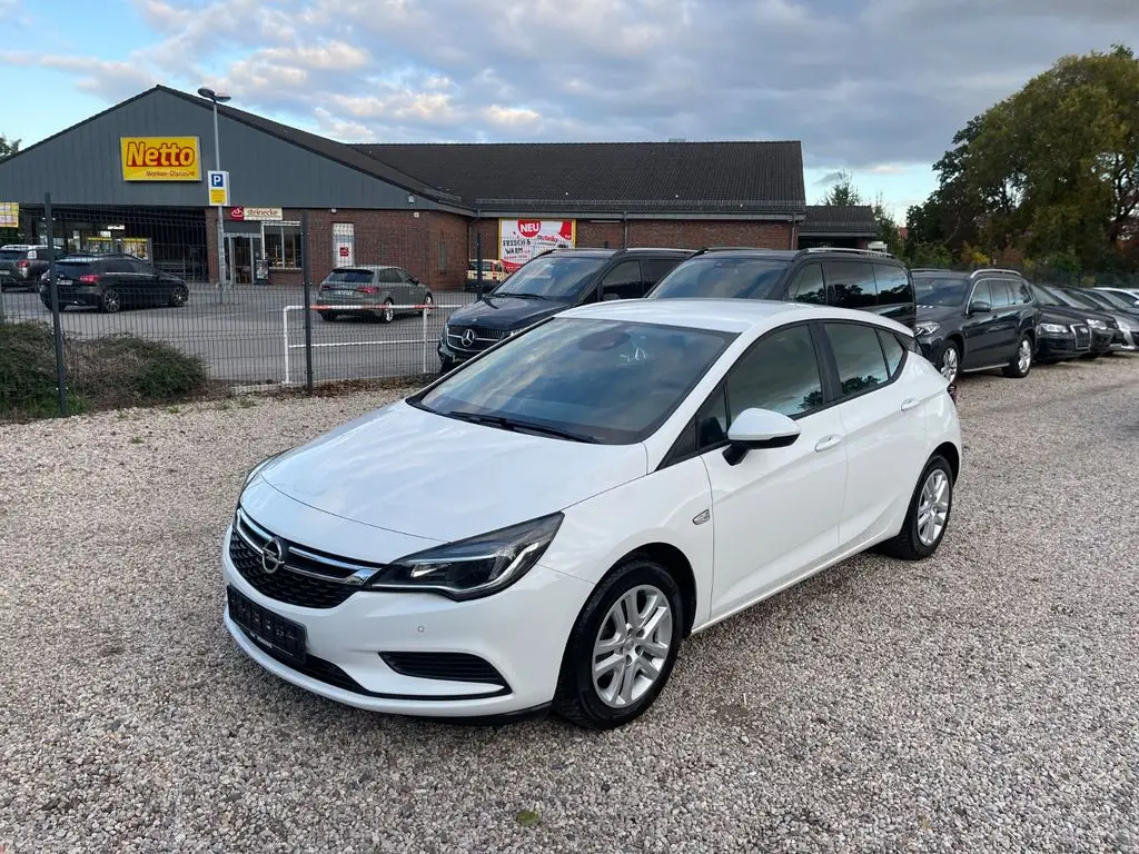 Photo 1 : Opel Astra 2017 Petrol