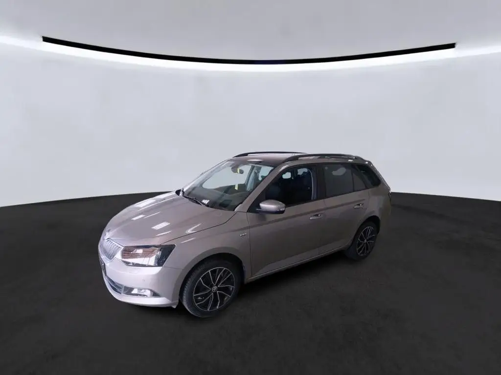 Photo 1 : Skoda Fabia 2017 Essence