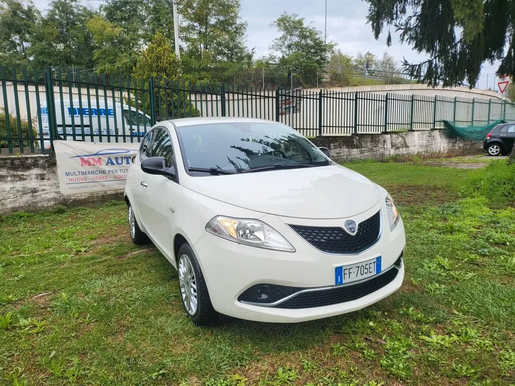 Photo 1 : Lancia Ypsilon 2016 Essence