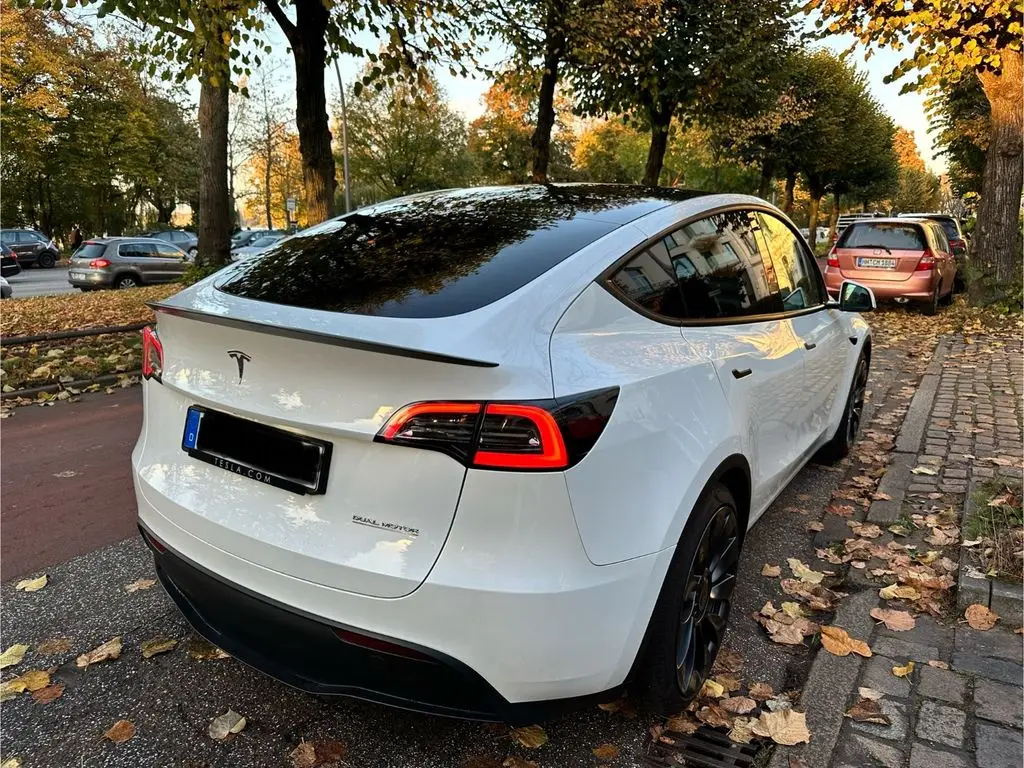 Photo 1 : Tesla Model Y 2022 Non renseigné