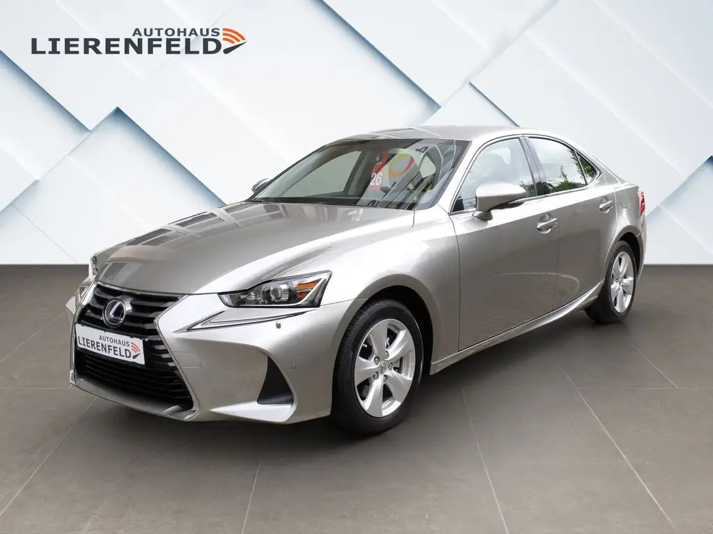 Photo 1 : Lexus Is 2017 Hybrid