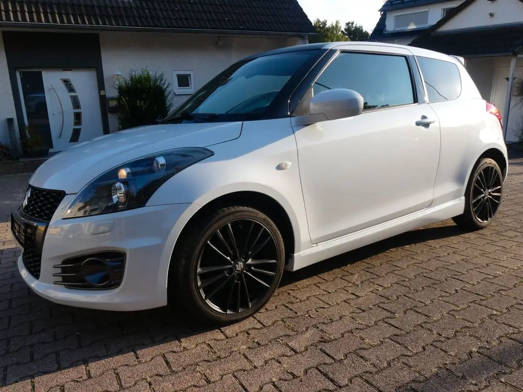 Photo 1 : Suzuki Swift 2016 Petrol