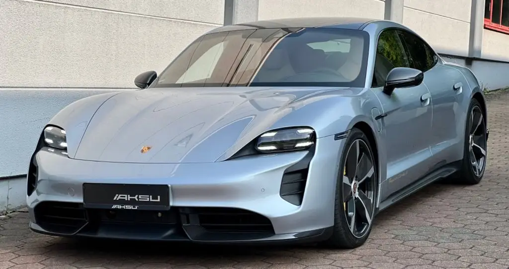 Photo 1 : Porsche Taycan 2021 Non renseigné