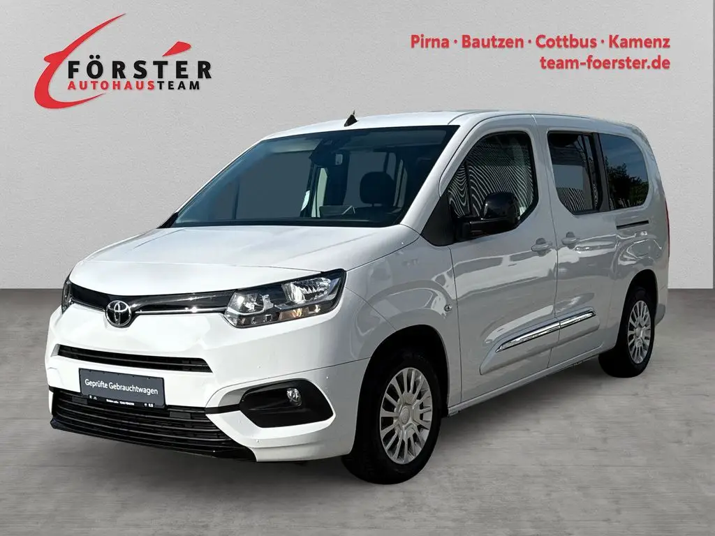 Photo 1 : Toyota Proace 2024 Petrol