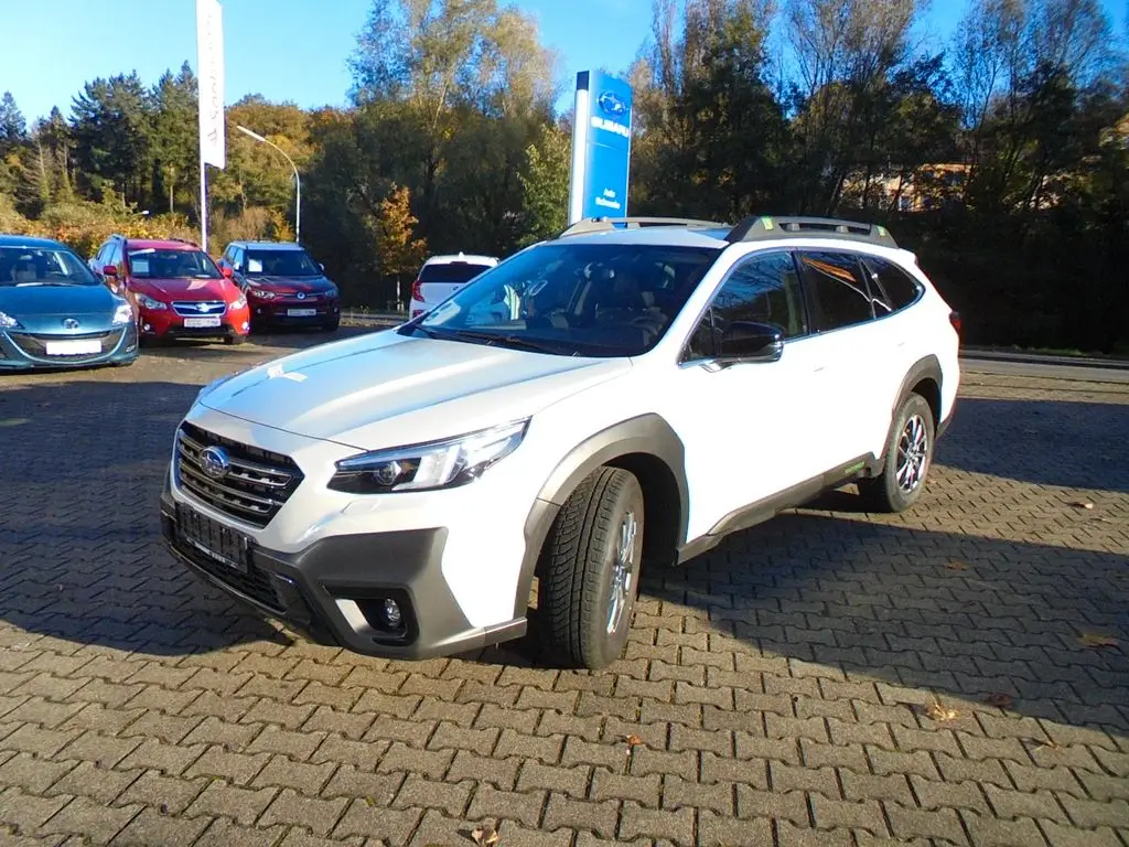 Photo 1 : Subaru Outback 2023 Petrol