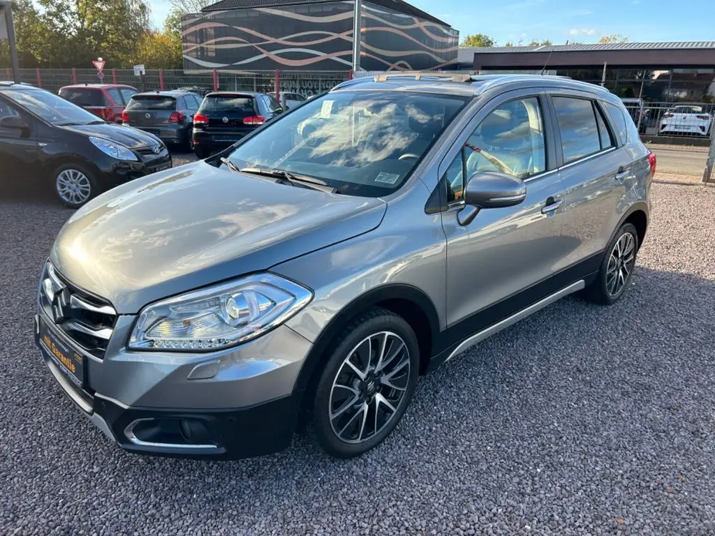 Photo 1 : Suzuki Sx4 2016 Petrol