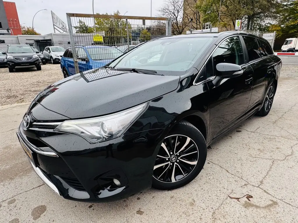 Photo 1 : Toyota Avensis 2018 Petrol