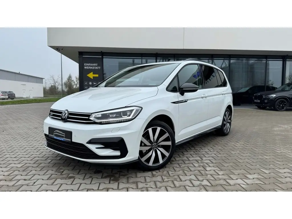 Photo 1 : Volkswagen Touran 2024 Essence