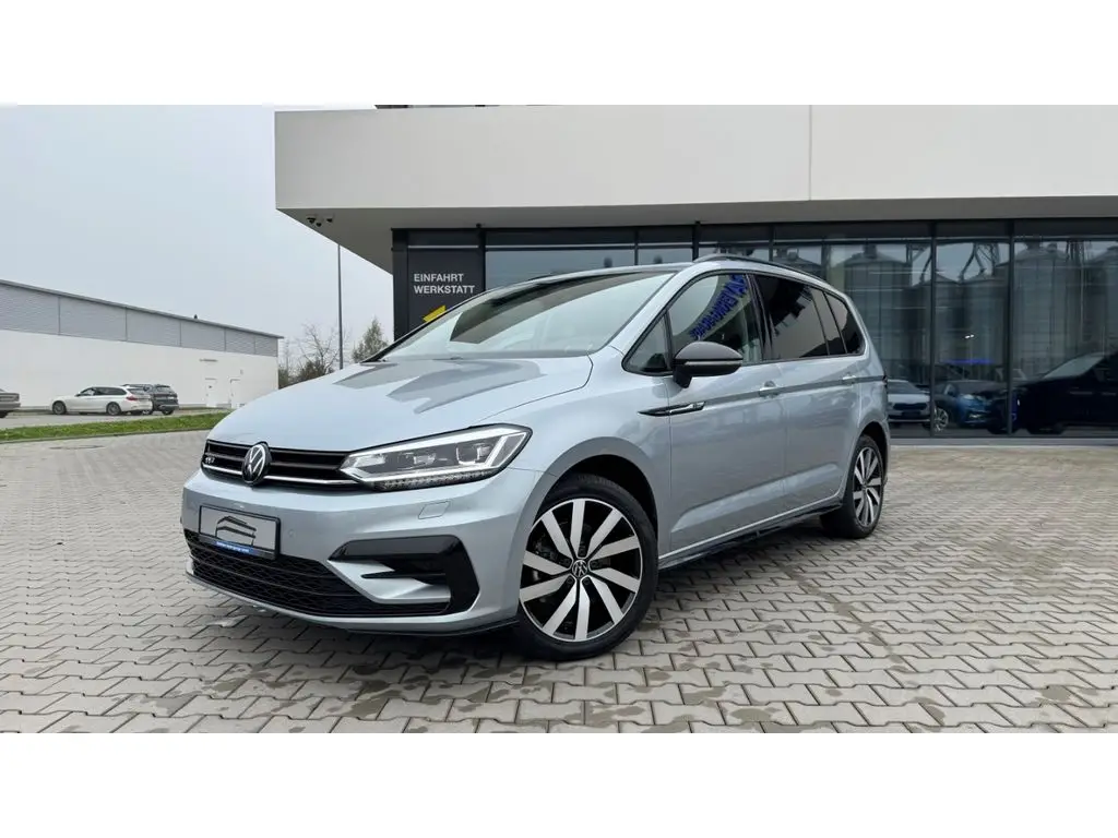 Photo 1 : Volkswagen Touran 2024 Petrol