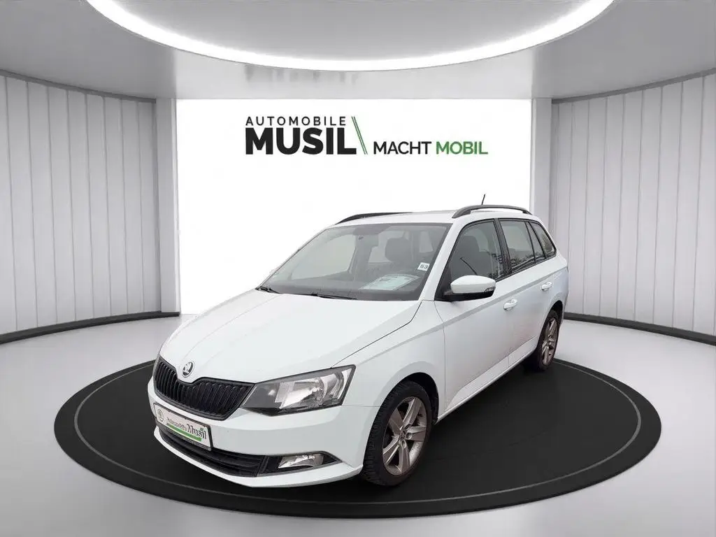 Photo 1 : Skoda Fabia 2017 Essence